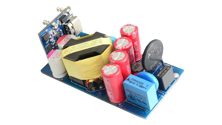 STMicroelectronics EVLVIPGAN50PD - top side of the eval board